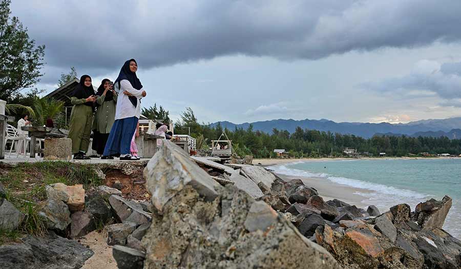 Indonesias_Post_Tsunami-apha-241225.jpg