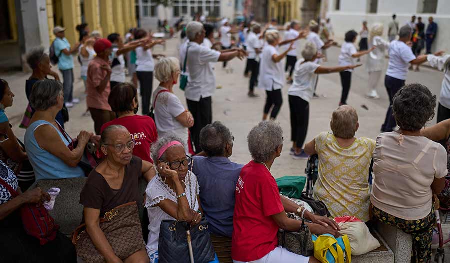 Many_Elderly_Cubans-apha-260429.jpg