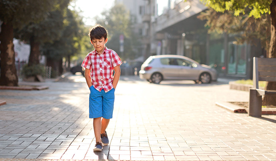 youngboy_walking_sidewalk-apha-180817.jpg